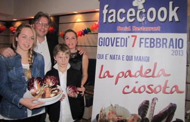 Simone Maggio con la moglie Romina e i figli Alice e Gianmarco