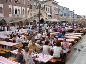 Sagra del pesce, apertura stand