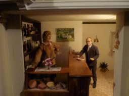 Stanza personaggi paese