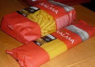 Contraffazione alimentare, i pacchi di pasta polacchi che ricordano nell'imballo la pasta Zara