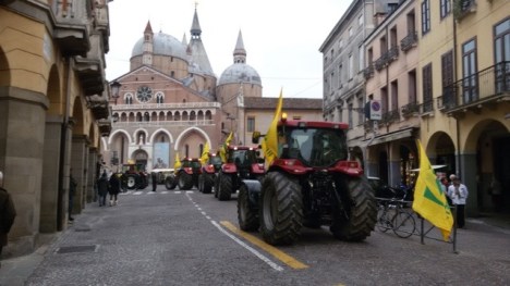 Coldiretti Padova trattori Al Santo
