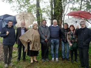 Soci Argav nel vigneto di Baver insieme a Roberto Netto_Augusto Fabris_Remigio Possamai