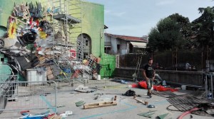 Lo street artist Bordalo II autore della scultura "Riccio", simbolo del Parco Colli Euganei, trasforma l'ex Deposito Corriere Sita di Este.