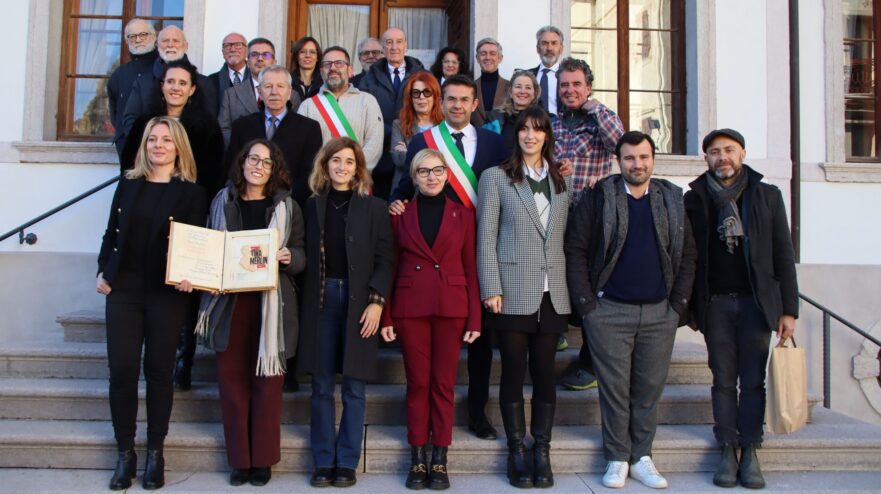 tina-merlin-foto-gruppo-scaled-e1702826497628-881x494