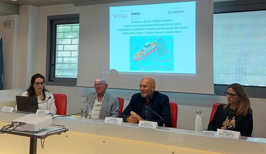 Tavolo relatori_light